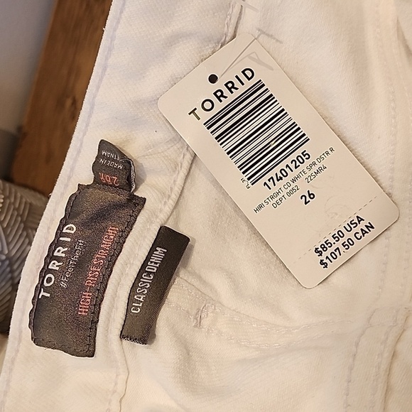 Torrid - Mom Straight Vintage Stretch High-Rise Jean in Optic White - Picture 8 of 13